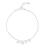 PASST AN FAST JEDES HANDGELENK, denn das feine Armbändchen hat ein 3,5 cm langes Verlängerungsstück, so dass es mit 16,5 bis 20 cm an fast alle Handgelenke passt. Das COIN-Armband hat ein kleines rundes Silber-Plättchen mit dem Silberstempel am Federringverschluss. Die runde Platte misst im Durchmesser 2,5 cm.