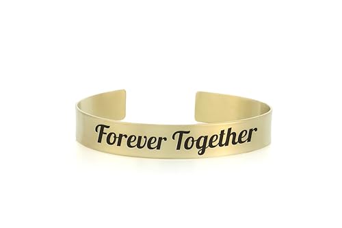 Bracelet personnalisé en acier chirurgical avec finition miroir et gravure fine de haute qualité