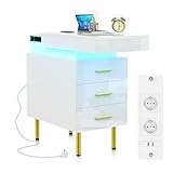 【Oversized Storage Space】Cette table de chevet se compose de grands tiroirs et de compartiments ouverts, les tiroirs peuvent contenir vos nécessités quotidiennes pour la vie privée sans tomber en poussière, et les compartiments ouverts sont très pratiques pour l'utilisation quotidienne.