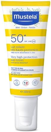 Tubo de protetor solar Mustela FPS 50+ de 200ml com design de listras amarelas e brancas