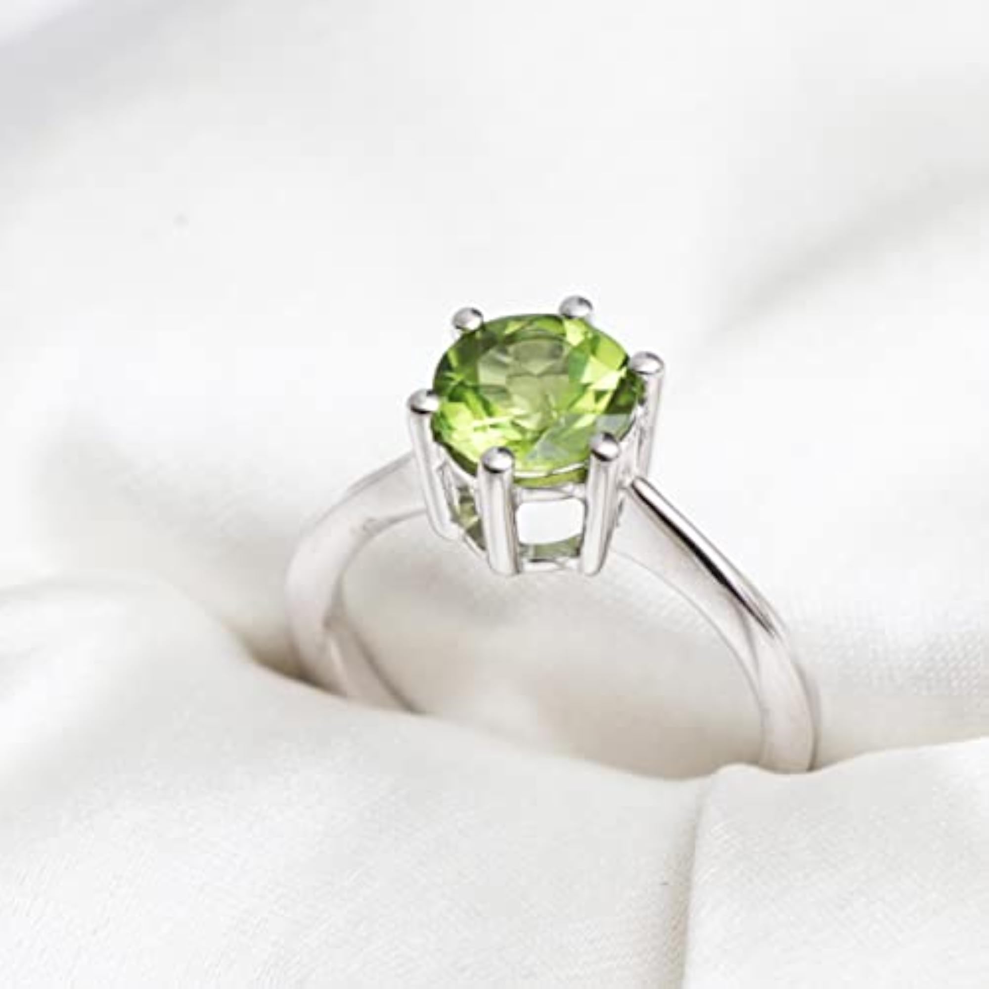 Women's 925 Sterling Silver Natural Green Peridot Gemstone Ring