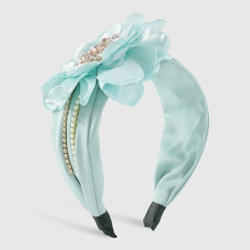 Serre-tête large diamant et fleur de tempérament pour une coiffure haute couture