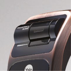 Close-up of the Yale YMG40 fingerprint scanner