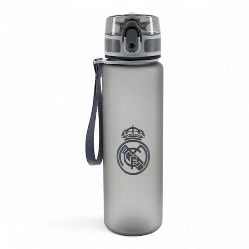 Real Madrid Botella oficial diseño moderno, ideal para mantenerse hidratado durante el deporte o el día a día.