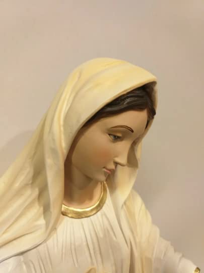 Generico ArteSacraCaravaggio Statua Madonna di Medjugorje, in marmo resina cm 60 (23,62 inches), per interni ed esterni, decorata a mano, produzione artigianale italiana