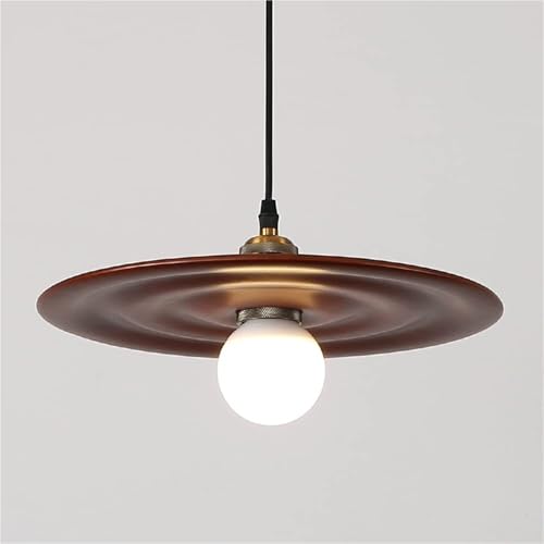Suspension en bois de noyer pour sublimer un plafond de couloir sombre