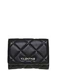 Diese mittelgroße VALENTINO Geldbörse präsentiert sich in einer edlen gesteppten Optik, welche ein toller Blickfang ist. Das elegante Accessoire wird Ihre Finanzen im gut geordnet im Inneren aufbewahren. Mit dieser Geldbörse treffen Sie eine gute Wahl. Maße: 15 x 11 x 3 cm