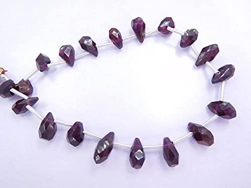 Garnet rouge naturel en gouttes micro facettées réfléchissant intensément la lumière