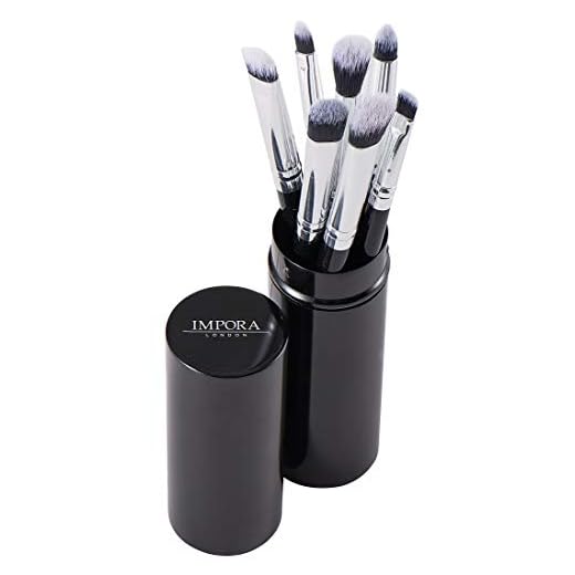 Set de Esencial de Pinceles para Ojos de Studio 5. Incluye 7 pinceles y un compacto estuche de metal