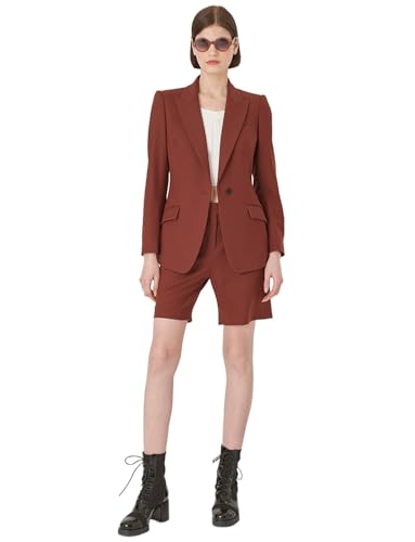 Costume de smoking femme parfait pour le travail de bureau en été