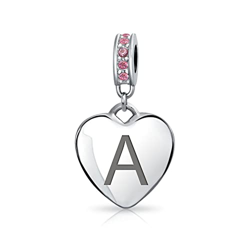 Abalorio de inicial del alfabeto para pulsera en tus looks diarios de oficina