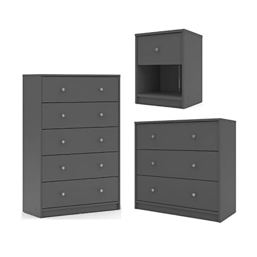 Home Square Wood 3 Piece Furniture Set with Chest Dresser & 1 Nightstand in Gray
