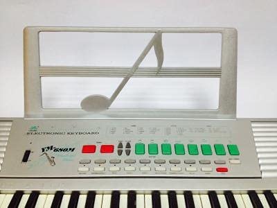 GLOBO PIANOLA C/GAMBE 54 TASTI 86CM - [Giocattolo]