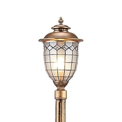Réverbère traditionnel style Victoria pour illuminer les allées de jardin