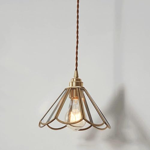 Suspension en laiton doré d'exception et verre polygonal : luminaire d'artisanat chic