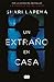 Un extra&Atilde;&plusmn;o en casa / A Stranger in the House (Spanish Edition)