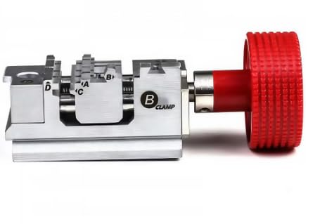 Nueva versión de abrazadera estándar 2M2 funciona con máquina de corte de llave de tanque 2M2