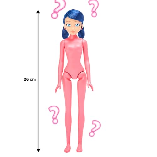 BANDAI - Miraculous Ladybug - Puppe Marinette Color Change Surprise - Miraculous Gliederpuppe, 26 cm + 3 Überraschungen - Zufallsmodell - P50390