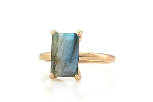 Bagues cocktail en labradorite et or rose 14k pour sublimer vos mains avec élégance