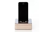 El iPhone 5 se coloca de forma estable y segura en la base gracias a un soporte de goma