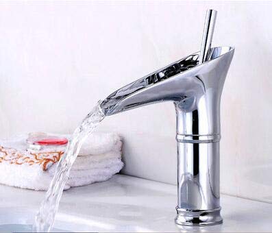 Robinet cascade de salle de bain pour évier moderne et moments de détente