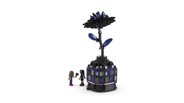 Watch LEGO Wednesday Black Dahlia Flower 76784 360 Spin on Amazon Live