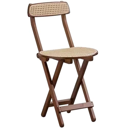 Chaise pliante en rotin pour prendre le café sur un comptoir de cuisine