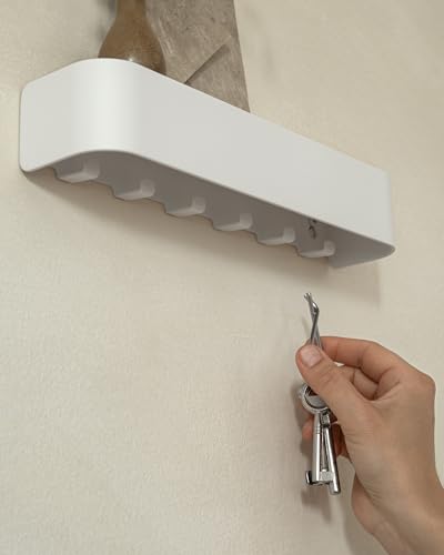 Kazai. Schlüsselbrett ’Tone’ | Minimalistisches Schlüsselhaken-Design aus Berlin | Moderner Schlüsselhalter mit Ablage aus Metall | Schlüsselboard als Flur Möbel für die Wand | Weiß