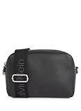 MATERIALE E DIMENSIONI: Questa borsa è realizzata al 100% in poliuretano. Le sue dimensioni sono: 13,5 x 20 x 7 cm.