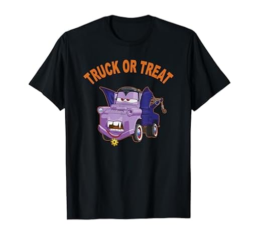 Disney Pixar Cars Tow Mater Halloween Truck Or Treat Camiseta | Ya disponible en tu tienda friki favorita! En mundofriki.es!