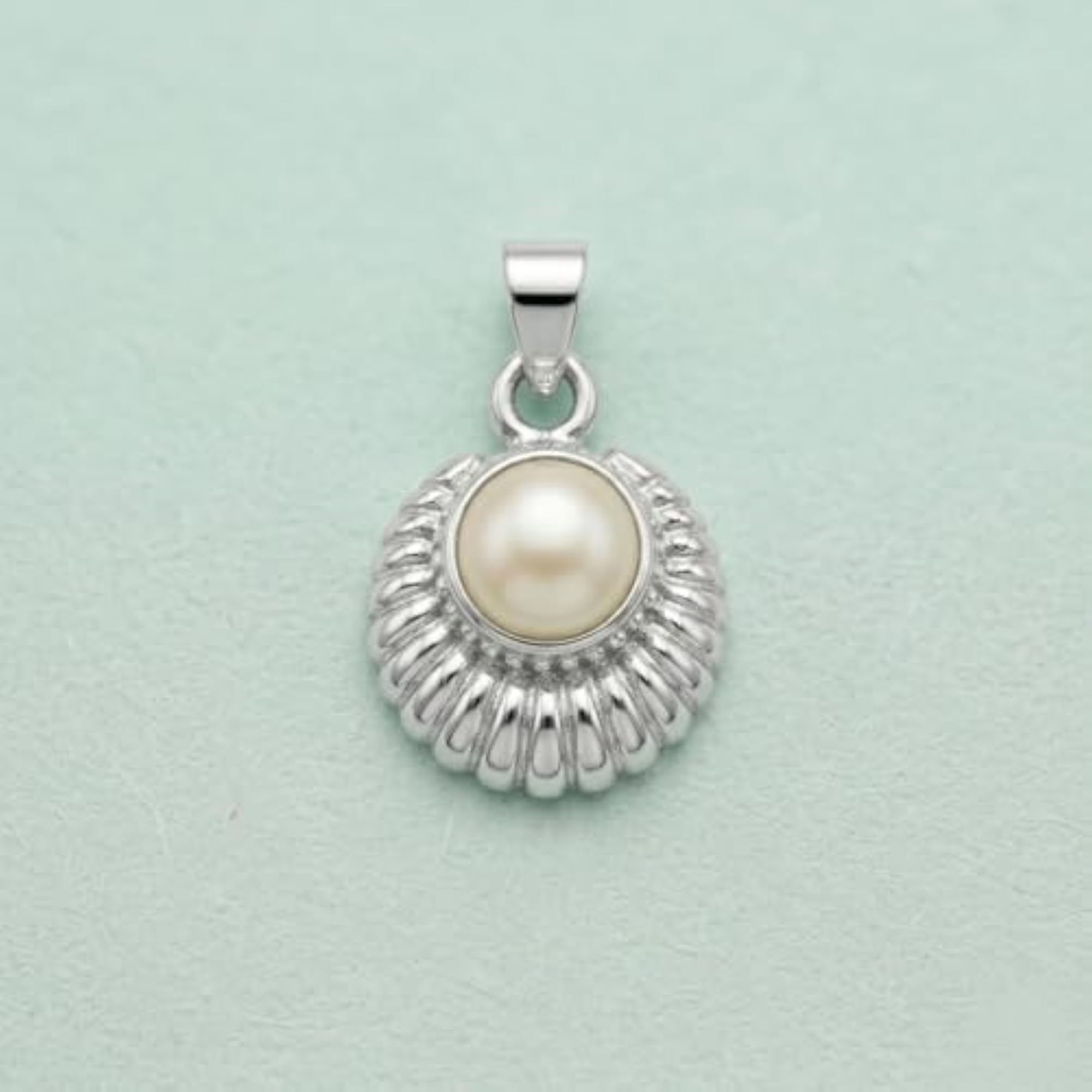 MJ 925 Pearl Embellished Sea Shell Design Pendant, Unisex