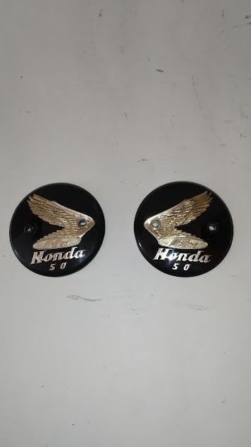 モンキーCZ100 CA110タンクエンブレム ホンダ プラスチック モンキーCZ100 タンクエンブレム 87020-011-810 ホンダ 純正 新品