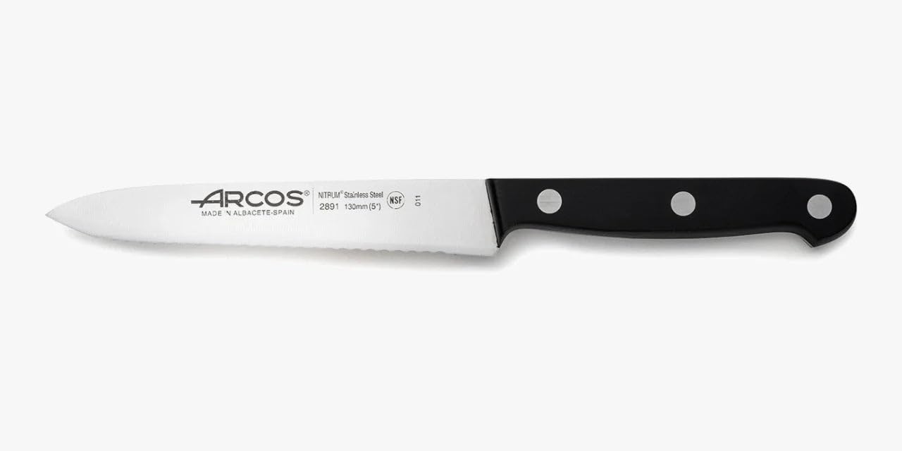 ARCOS Nożyce do parzenia i ze stali. Ząbkowany nóż do pomidorów do cięcia i siekania. Ergonomiczna rękojeść z i ostrze o długości 130 mm. Seria Uniwersalna. Kolor czarny.