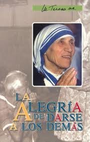 Paperback Madre Teresa De Calcuta - La Alegria De Darse a Los Demas [Spanish] Book