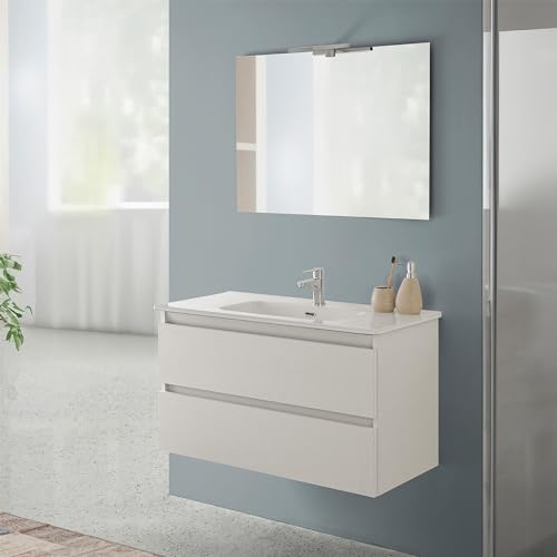 Versatile ed essenziale, la base del mobile dispone di 2 AMPI CASSETTONI con pratica apertura a gola e chiusura rallentata SOFT-CLOSE. La composizione include il lavabo in ceramica di ALTA QUALITA’ e la specchiera a filo con installazione REVERSIBILE