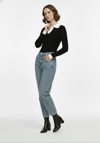 Image of Women's Slim-Fit V-Neck Top with Contrast Collar - High Elasticity Versatile Outfits, Everyday Fashion