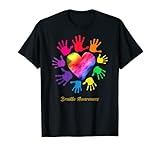 Esta camisa de concienciación Braille muestra bonitas manos de colores alrededor de un gran corazón. Perfecto para todos los que proporcionan asistencia y apoyo