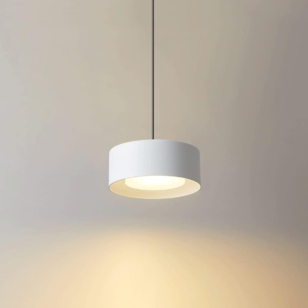 Plafonnier suspendu réglable pour illuminer un îlot de cuisine sombre