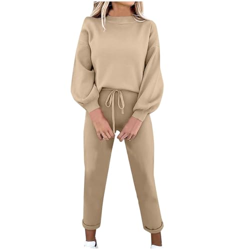 Stile senza sforzo e versatile set coordinato: questo set di tuta da donna in 2 pezzi offre un set da donna elegante senza sforzo per le donne, eliminando il fastidio di abbinare i separati. Il design elegante, con una parte superiore con cerniera e joggers coordinati, passa senza soluzione di continuità da set da salotto da donna a streetwear casual, rendendolo perfetto per fare commissioni o rilassarsi a casa. È l'abito da viaggio ideale o l'outfit aeroportuale che le donne amano per il suo aspetto elegante ma confortevole