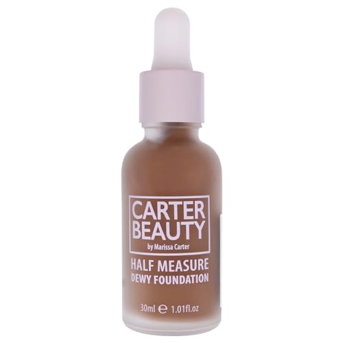 Fond de teint Dewy Carter Beauty Vanilla Fudge pour sublimer la peau sèche des femmes