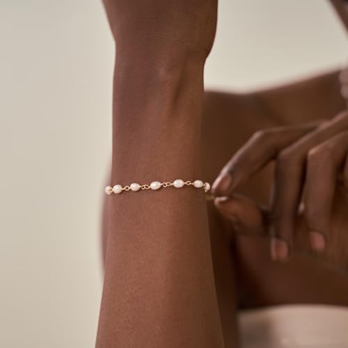 Pearl Bracelets for Women Dainty Gold Charm Bracelet Pearl Hand Chain Bracelet Wedding Jewelry for Brides Bridesmaid Gifts2