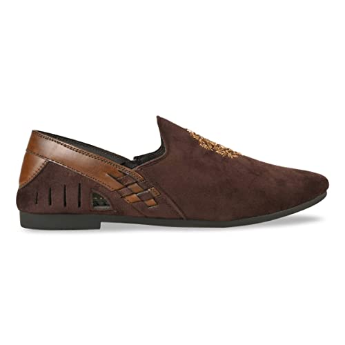 Image of Regal Men Velvet Embroidered Ethnic Slip Ons