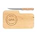 Messe mit günstig Kaufen-LASERHELD | Brotzeitbrett Holz mit Gravur “Bester Opa der Welt” & Messer | 26 x 15 cm | Frühstücksbrettchen Holz Schneidebrett Jausenbrett | Geschenk für Männer Papa Vatertag