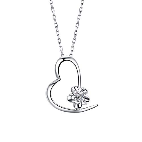 Collier fleur or blanc femme avec son diamant idéal pour les fêtes