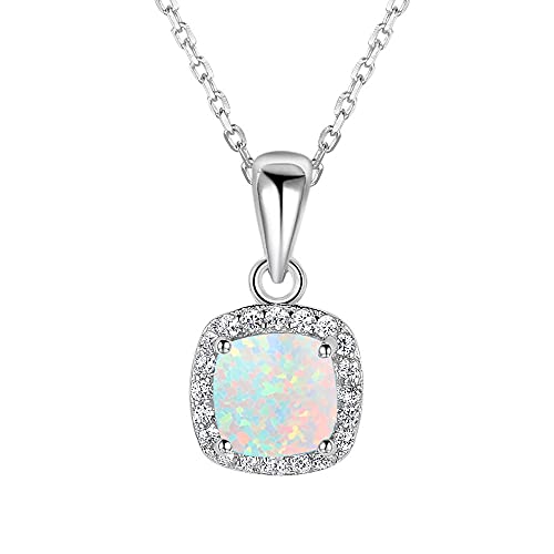 Collier pendentif feu opale blanche, le bijou géométrique idéal pour vos soirées d'été