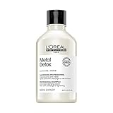 Champú limpiador anti-metales que desintoxica el cabello después del servicio de color, decoloración y balayage.