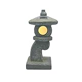 La forma aggraziata di questa amata scultura giapponese è caratterizzata da livelli che rappresentano gli elementi della terra, dell'acqua, del fuoco, del vento e del cielo.