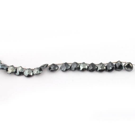 Briolettes cœur spinelle noir avec finition argentée scintillante sur fil de 19cm