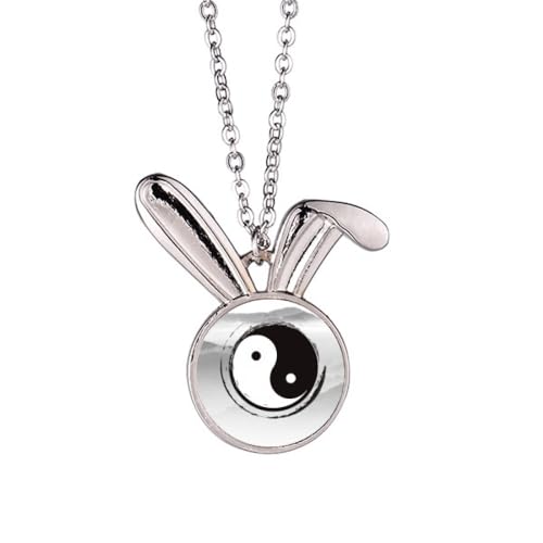 Collier lapin et montagne sacrée avec pendentif aux finitions artistiques