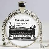 Paquete: bolsa de regalo. Collar de máquina de escribir, collar vintage, máquina de escribir antigua, collar de cuentos de hadas